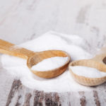 Soda bikarbona je známá pro použití v kuchyni i zdravotní účely. Možná vás ale překvapí, jak dokáže pomoci ke kráse i jako přírodní kosmetika.