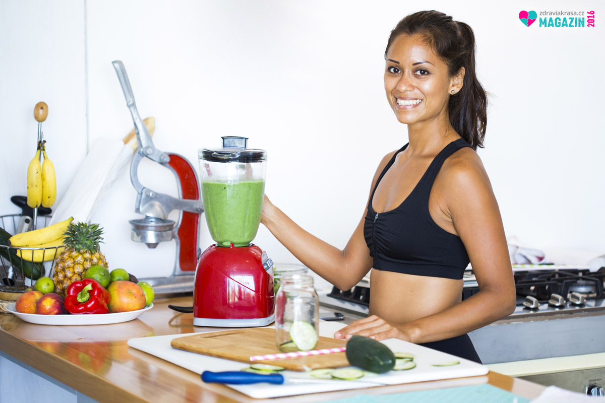 Spirulina se používá jako doplněk do řady jídel. Oblíbená je v různých ovocných a zeleninových smoothies, kterým dodává charakteristickou zelenomodrou barvu.
