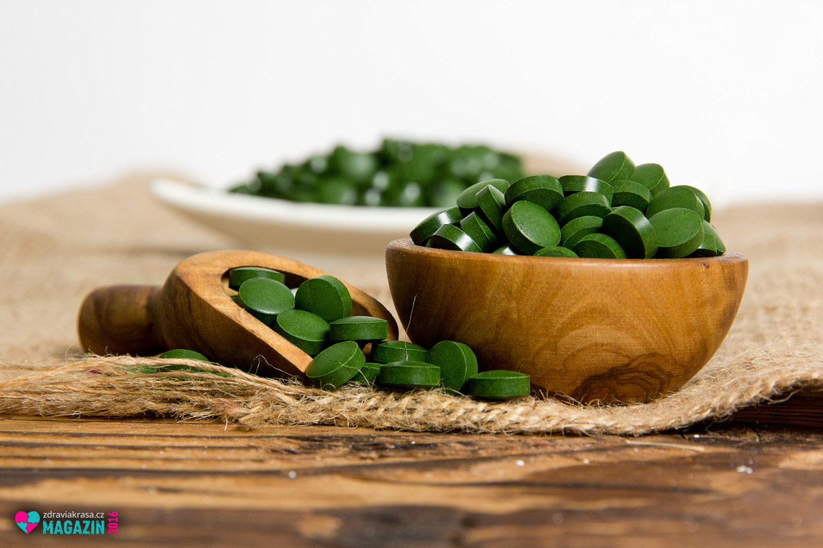 Nápadně zelená chlorella umí léčit i omlazovat.