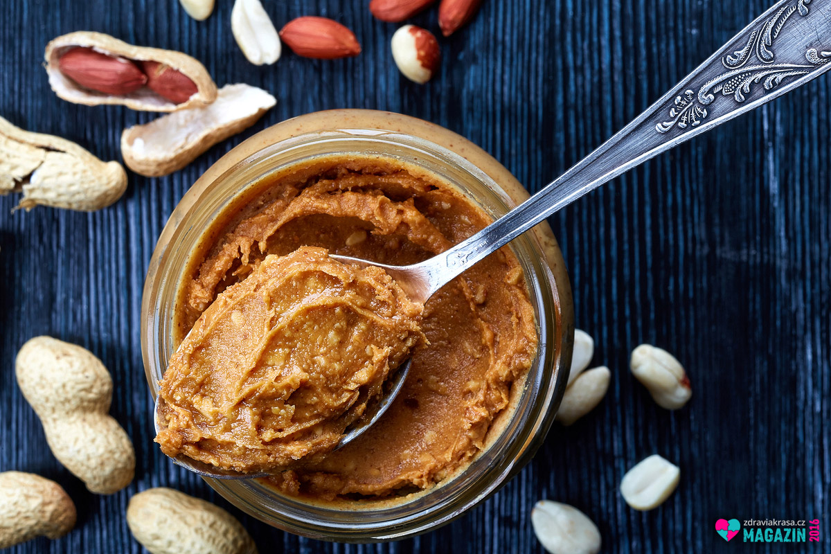 Pro ořechový peeling na ruce lze použít různé ořechy. Třeba i arašídy. Samozřejmě nesolené.