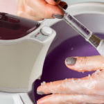 Parafínová vana je skvělým pomocníkem při bolestech pohybového ústrojí, ale i nástrojem pro omlazení v domácím wellness či v beauty salonu.