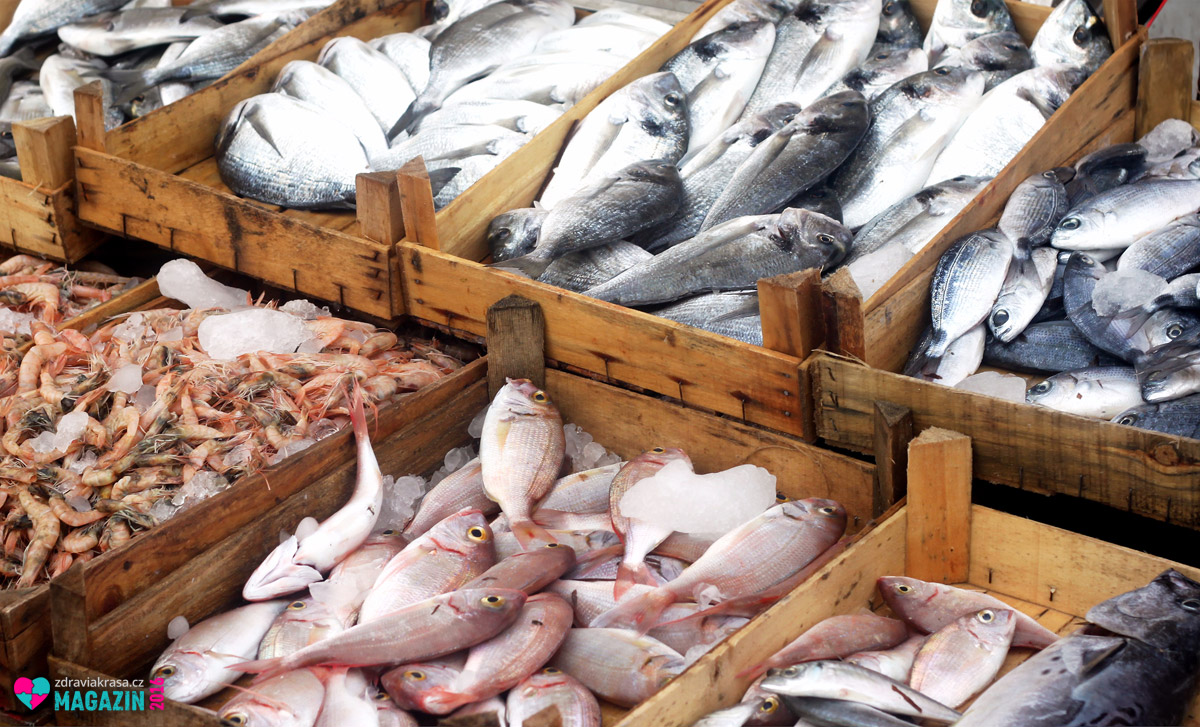 Popisek: Ryby se od sebe liší obsahem omega-3 nenasycených mastných kyselin. Nejlepší jsou tuňák, makrela a sledě.