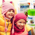 Správné množství a složení vitamínů a minerálů je pro vývoj dítěte velice důležité. Základem je sice pestrá strava, ale pomůžou i vitamínové doplňky.