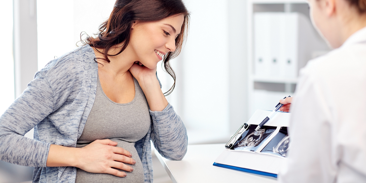 Placenta preavia je vážnou těhotenskou komplikací, která brání přechodu dítěte porodními cestami. Komplikace a smrt hrozí u porodu matce i dítěti.