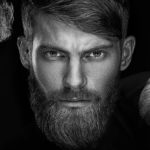 Plnovous je opět v módě. Víte jak o něj pečovat? Podívejte se, jak na mytí vousů, jak používat olej na vousy i k čemu slouží vosky.