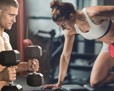 Jak na posilování bicepsů podle specialisty na fitness stroje, firmy Grün Sport?
