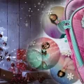 Předškoláky čekává pod vánočním stromečkem školní batoh pro prvňáčky.